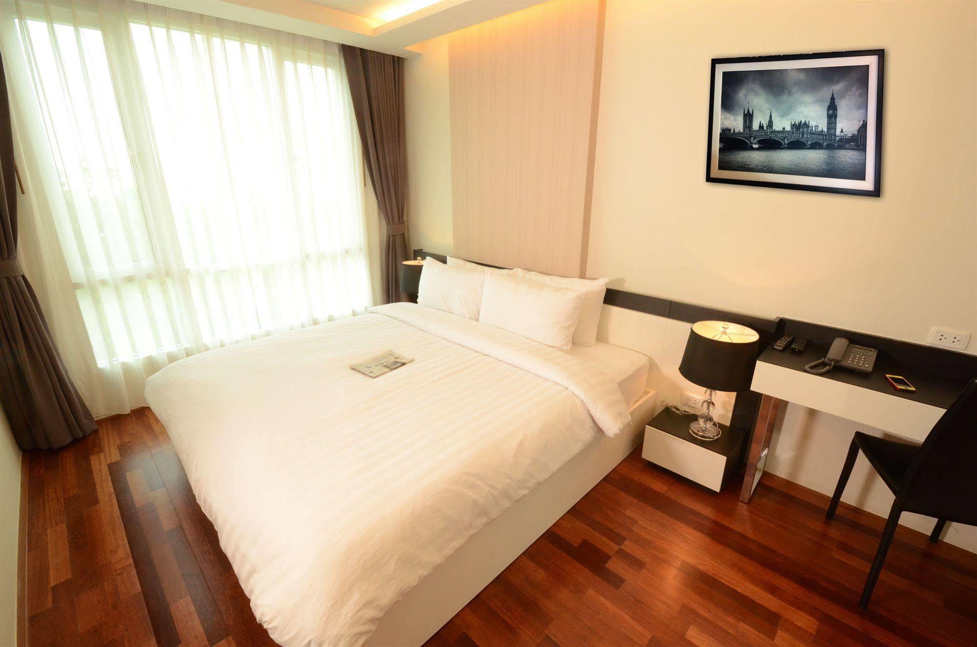 Beverly 33 By Aspira Bangkok Exterior foto