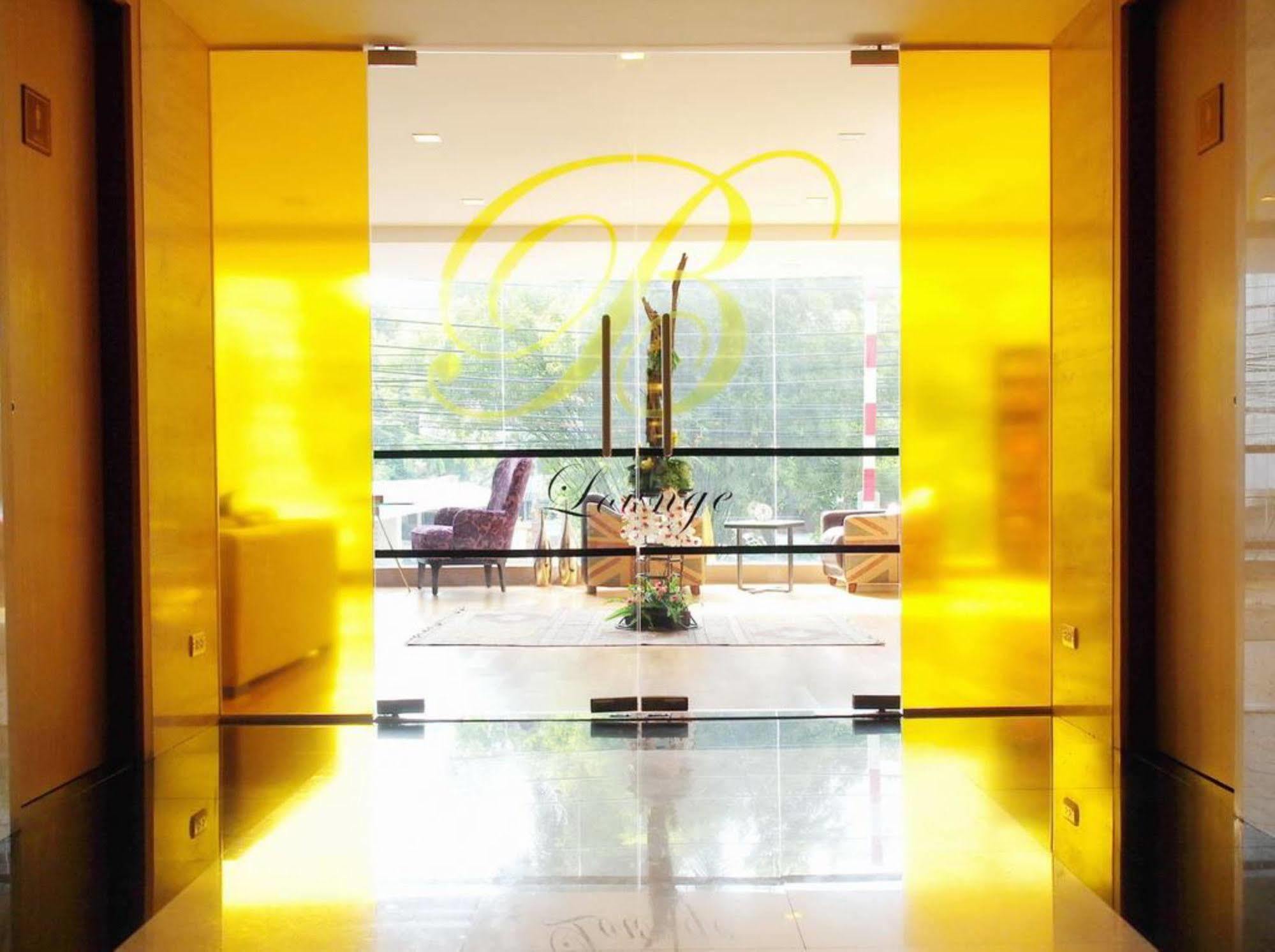 Beverly 33 By Aspira Bangkok Exterior foto