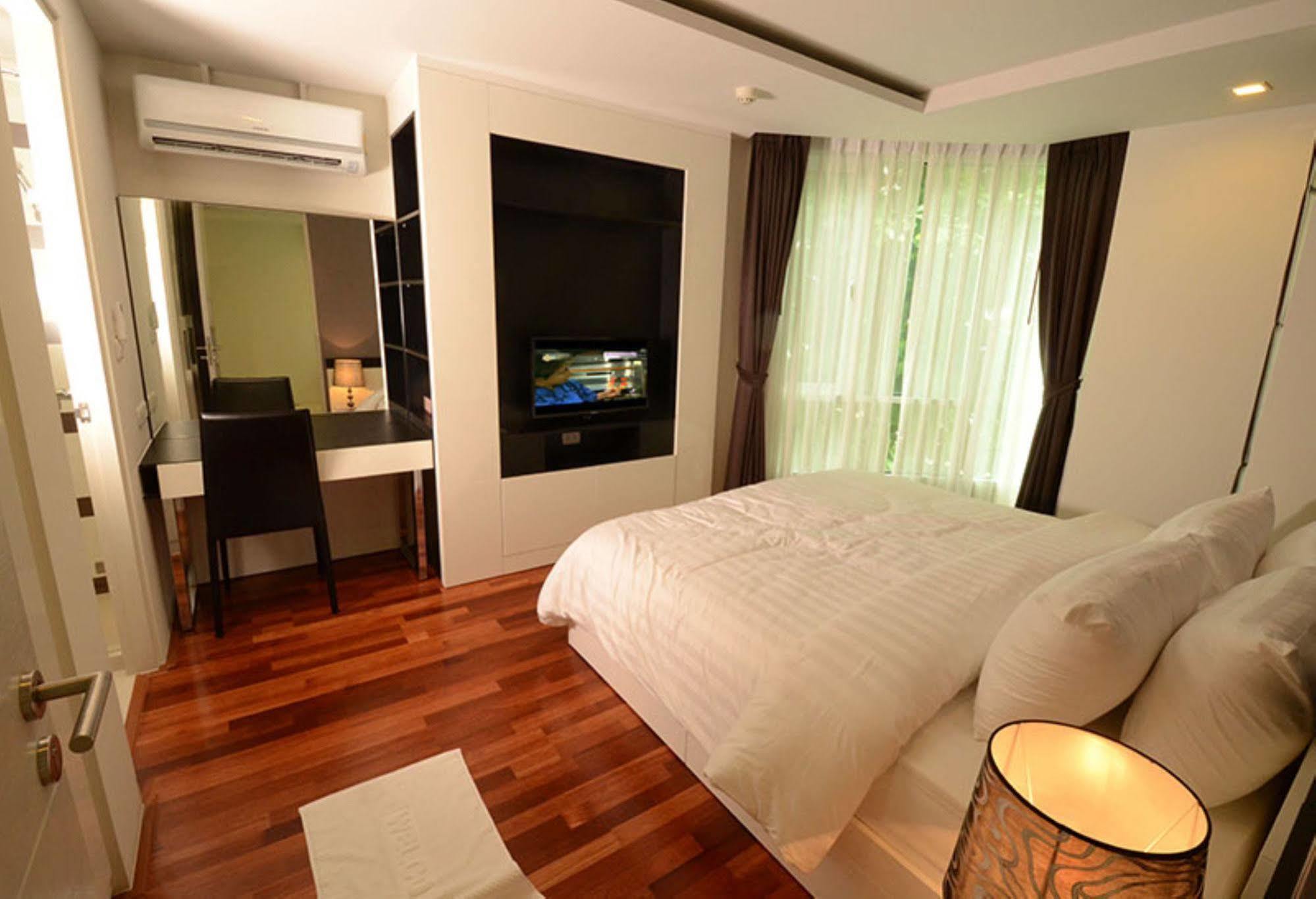 Beverly 33 By Aspira Bangkok Exterior foto